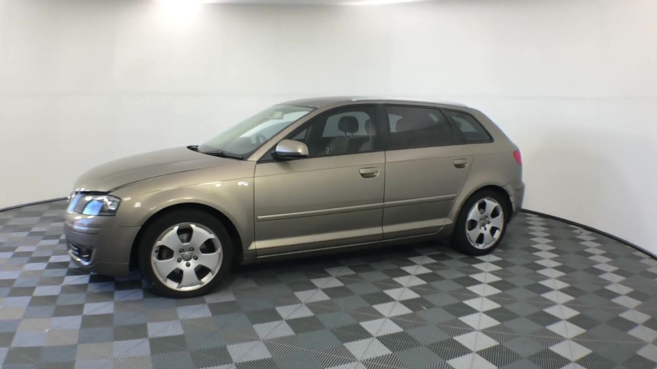 MIELE Blizzard CX1 Cat and Dog Bagless Vacuum Cleaner, Autumm Red. NB: Has