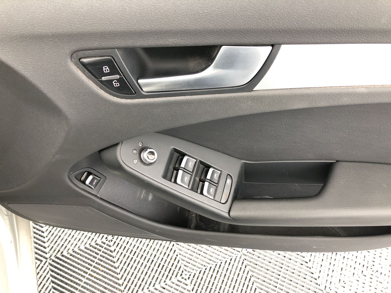 REMINGTON Pro-Air Turbo Hair Dryer Includes Diffuser & Round Brush, Black &