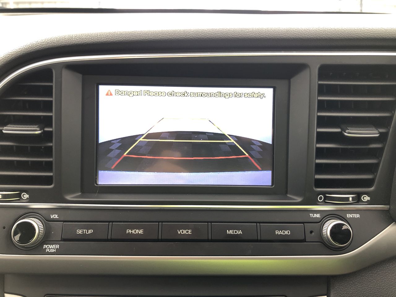 BREEDER'S CHOICE Cat Litter, 30L. N.B. Damaged packaging.