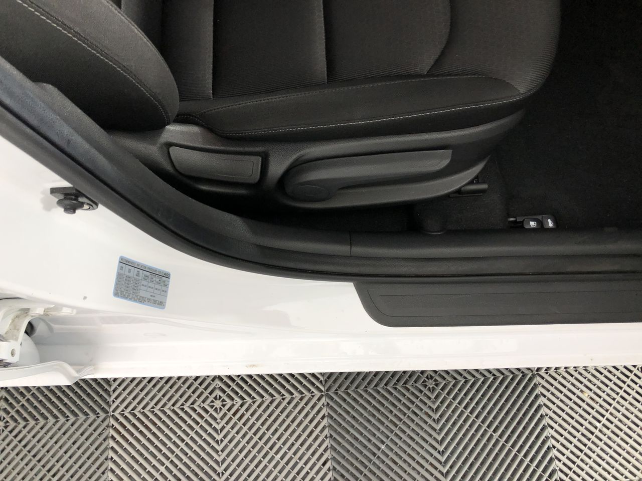 BRITA  Aluna Water Filter Jug XL 3.5L c/w 2 x Filter Cartridge.