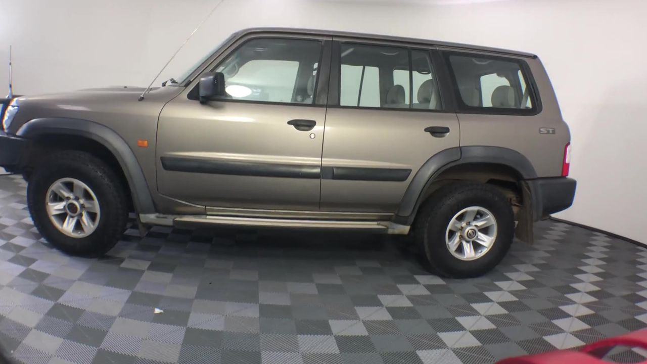 Stunning Rhodium Plated Champagne Crown Heart Ring - US Size 7