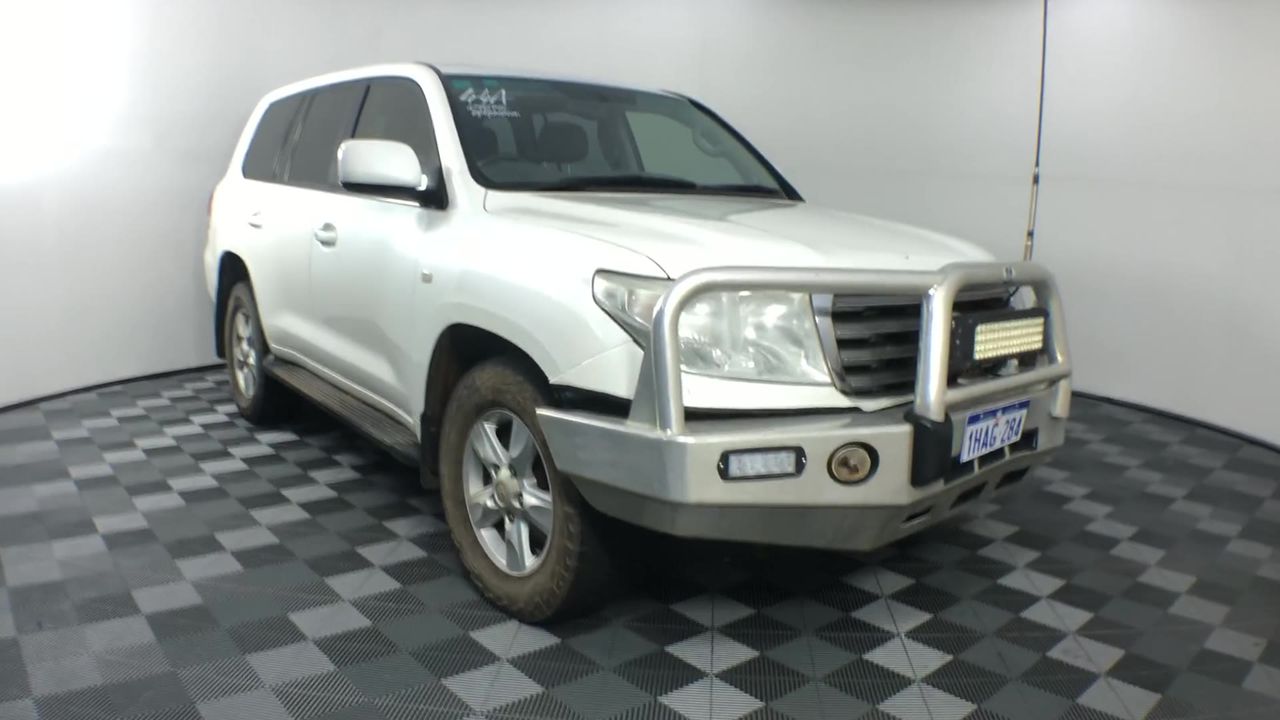 REMINGTON Pro-Air Turbo Hair Dryer Includes Diffuser & Round Brush, Black &