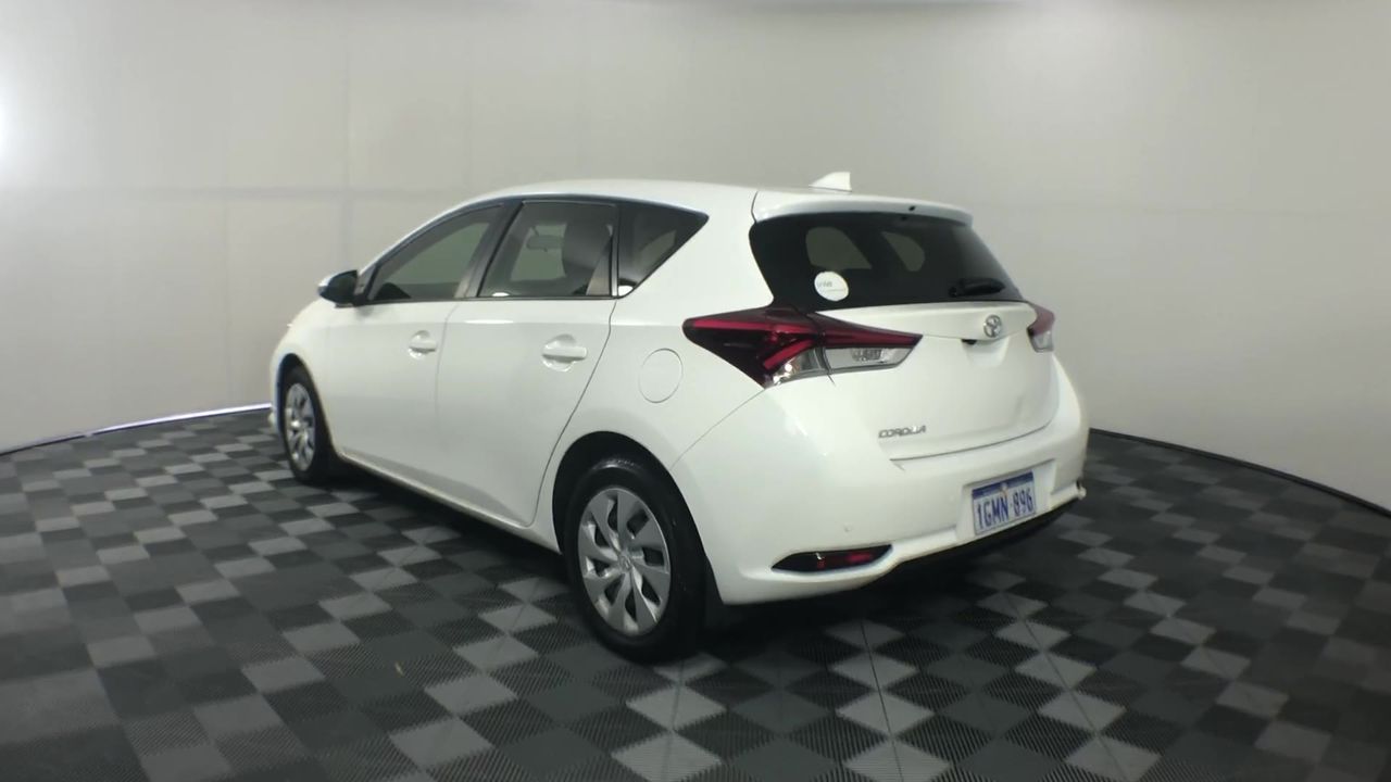 SHARK Steam & Scrub Mop, White. NB: Has been used. 