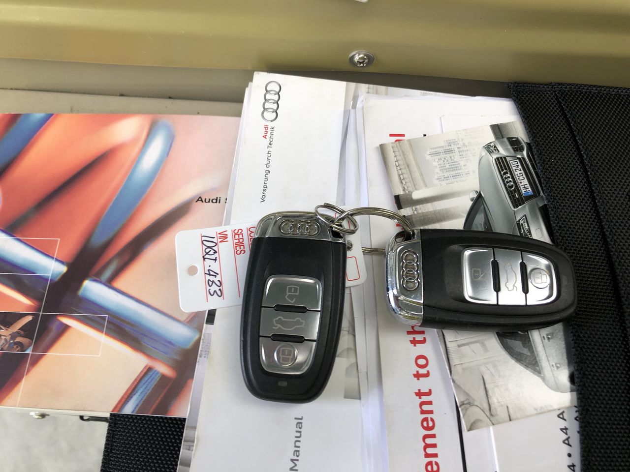 REEBOK Men's Aztrek 96 Running Shoes, Size US9.5, White/Hernvy/Prired. NB: