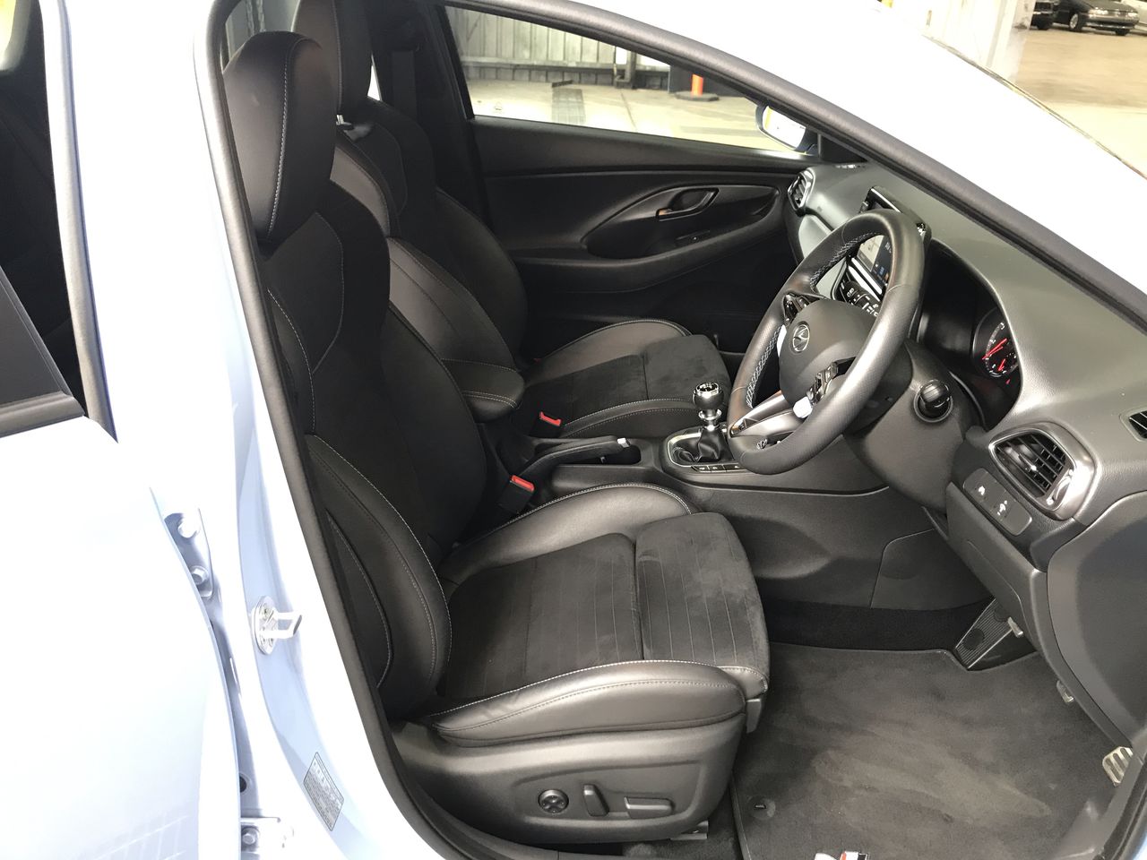 Aboriginal Flag, 1/10th Oz (ApproX) 999 Pure Solid Silver Bullion Coin