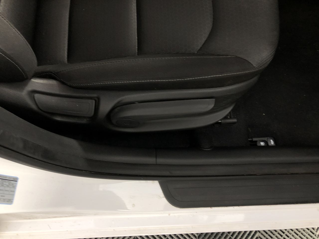 Jules Roy Chardonnay 2023 (6x 750mL), France.