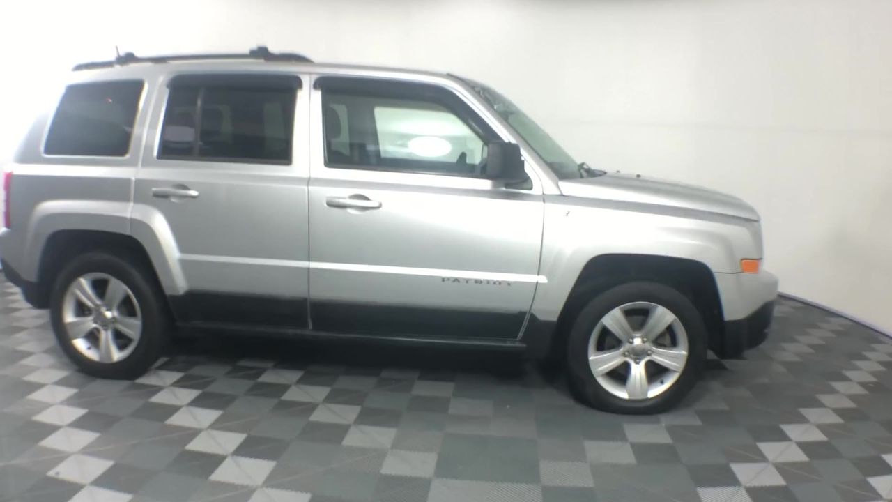 Mix Brand and Model Wooden Shipping Pallets (Lot of 10)