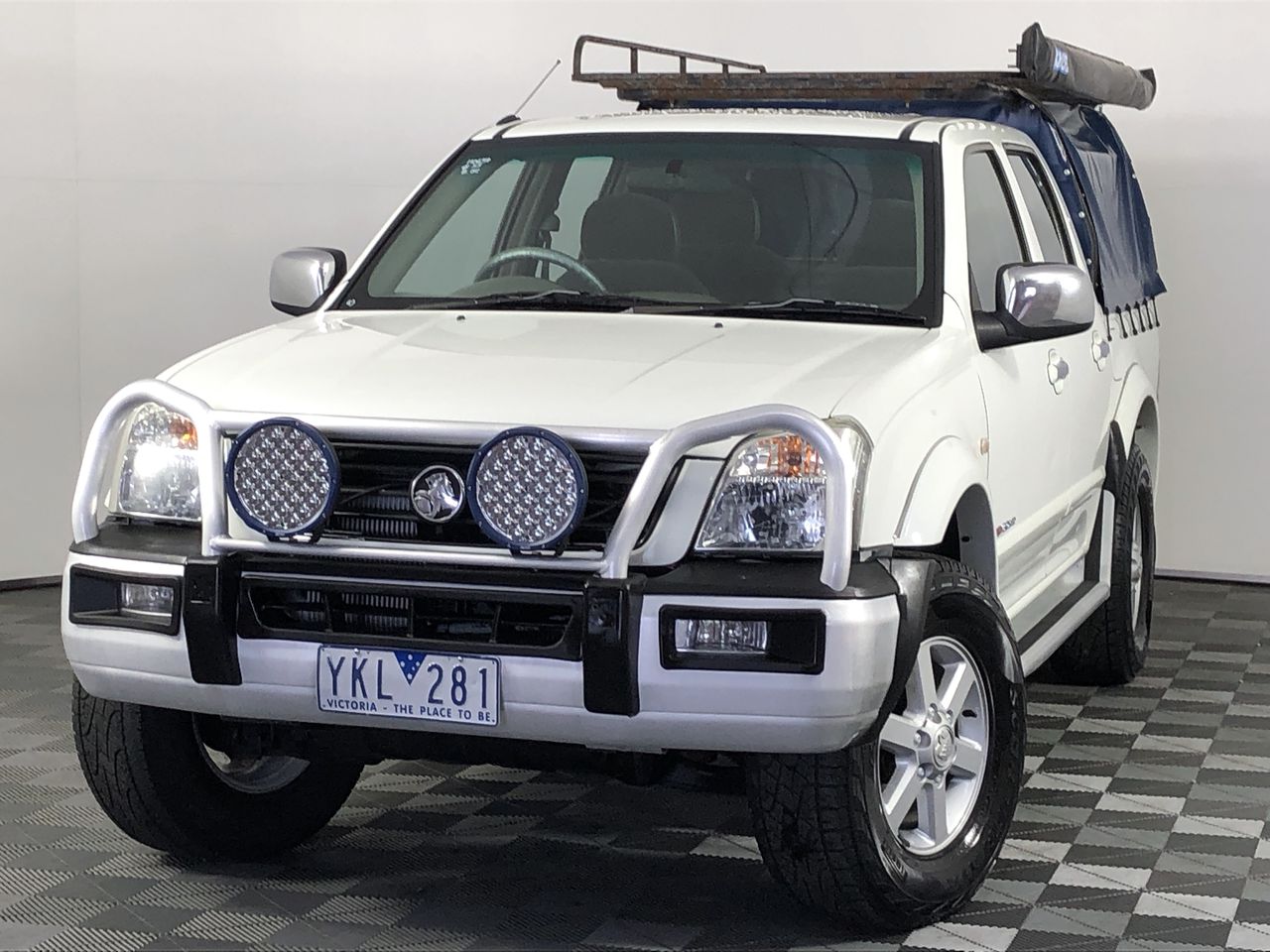 FINDER 14" Grass Shears with Versatile Rotating Blades (191644).