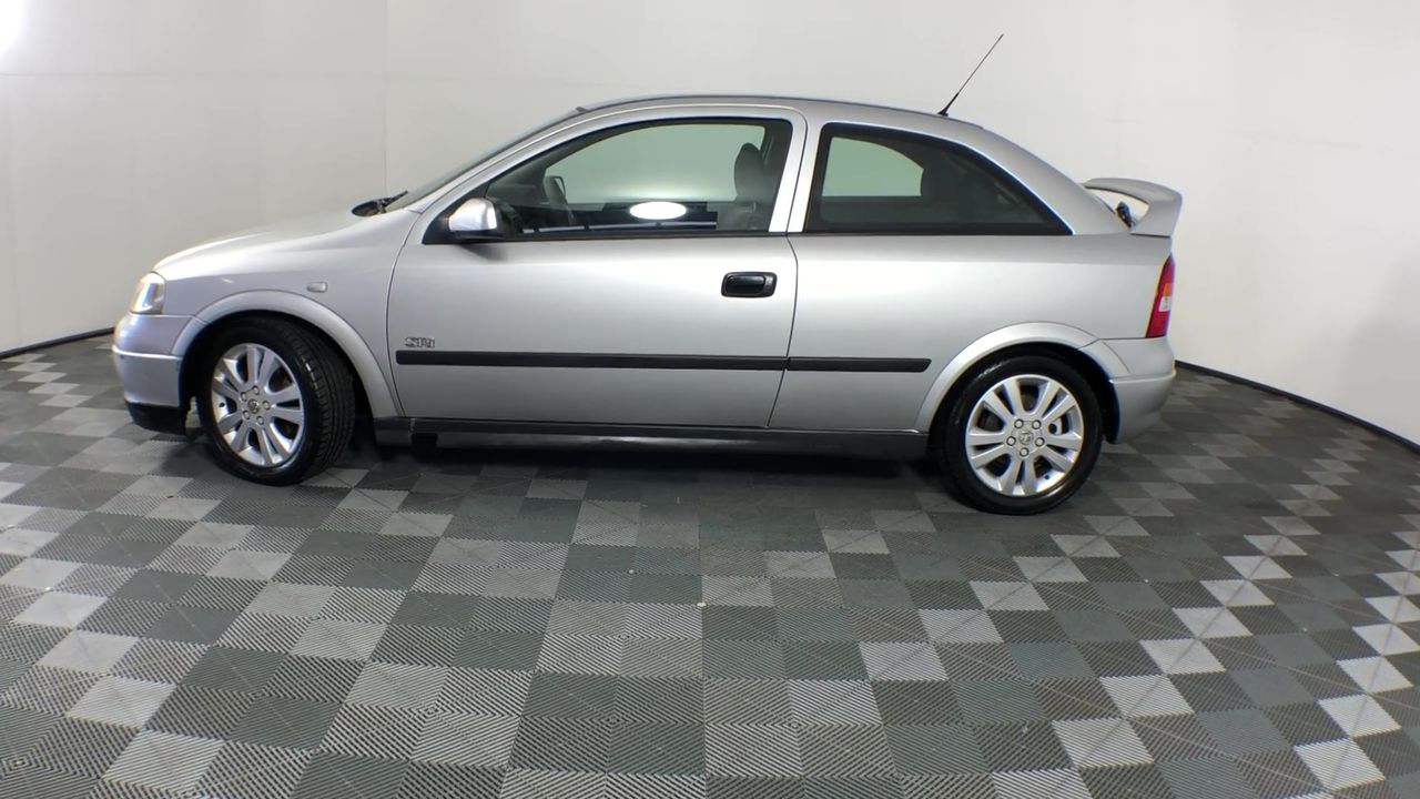 ROBOROCK QRevo Master Vacuum Cleaner, Model RR-QRM52-03-BLK. NB: Minor use,