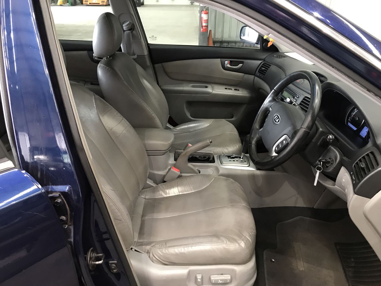 BUNDLE: TOMMEE TIPPEE Anti-Colic Baby Bottles (3-Pack, 260 ml) + Pigeon Sof