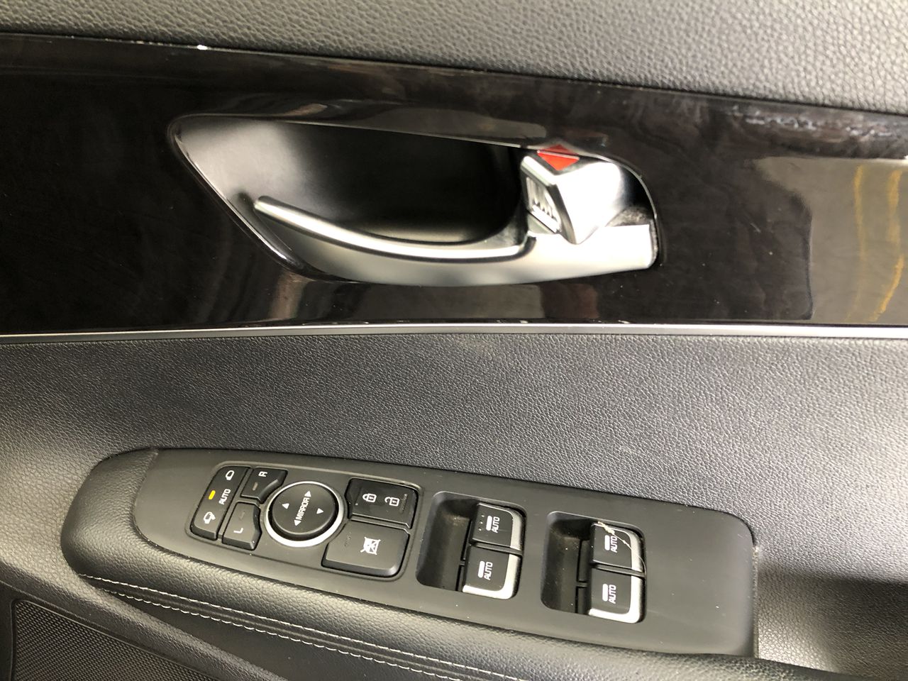 REMINGTON Super Glide Ceramic Hair Straightener.