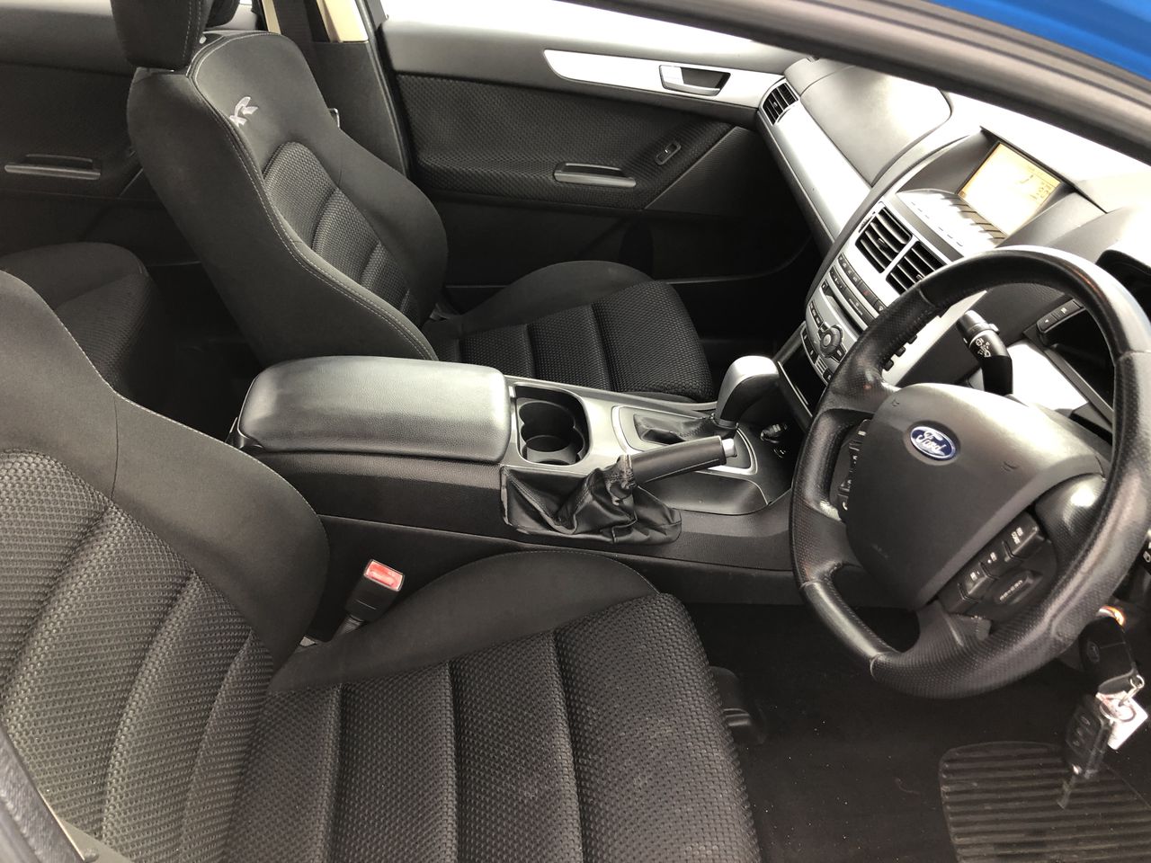 ODYSSEY LIVING Dream Comfort Memory Foam Pillow. N.B: Damaged packaging.