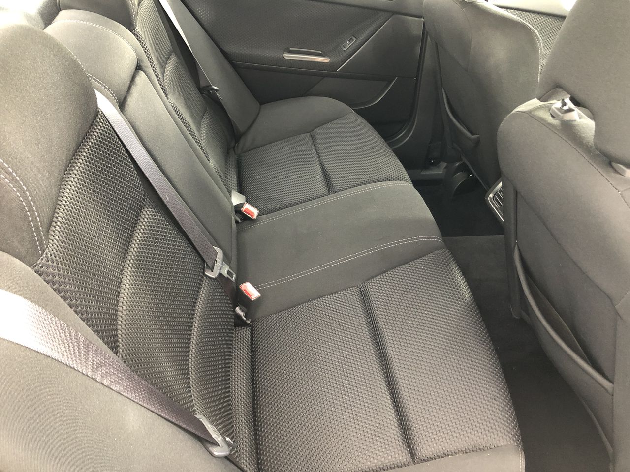 FRYE CHANNEL Comforter Set 3-Piece Set, Queen, Cream. N.B: Missing 1 x pill