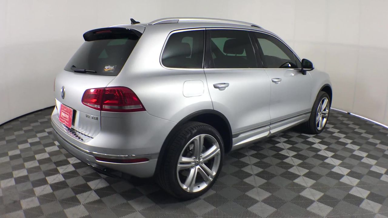 DAAWAT Everyday Basmati Rice Gold Edition, 20kg. N.B: Damaged packaging.