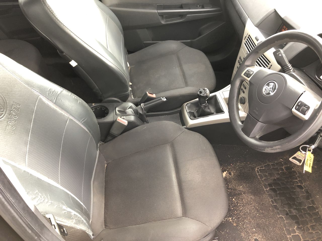 2 x WHITTAKER'S 40pk Assorted Mini Slabs, 600g. N.B: Damaged packaging & ap