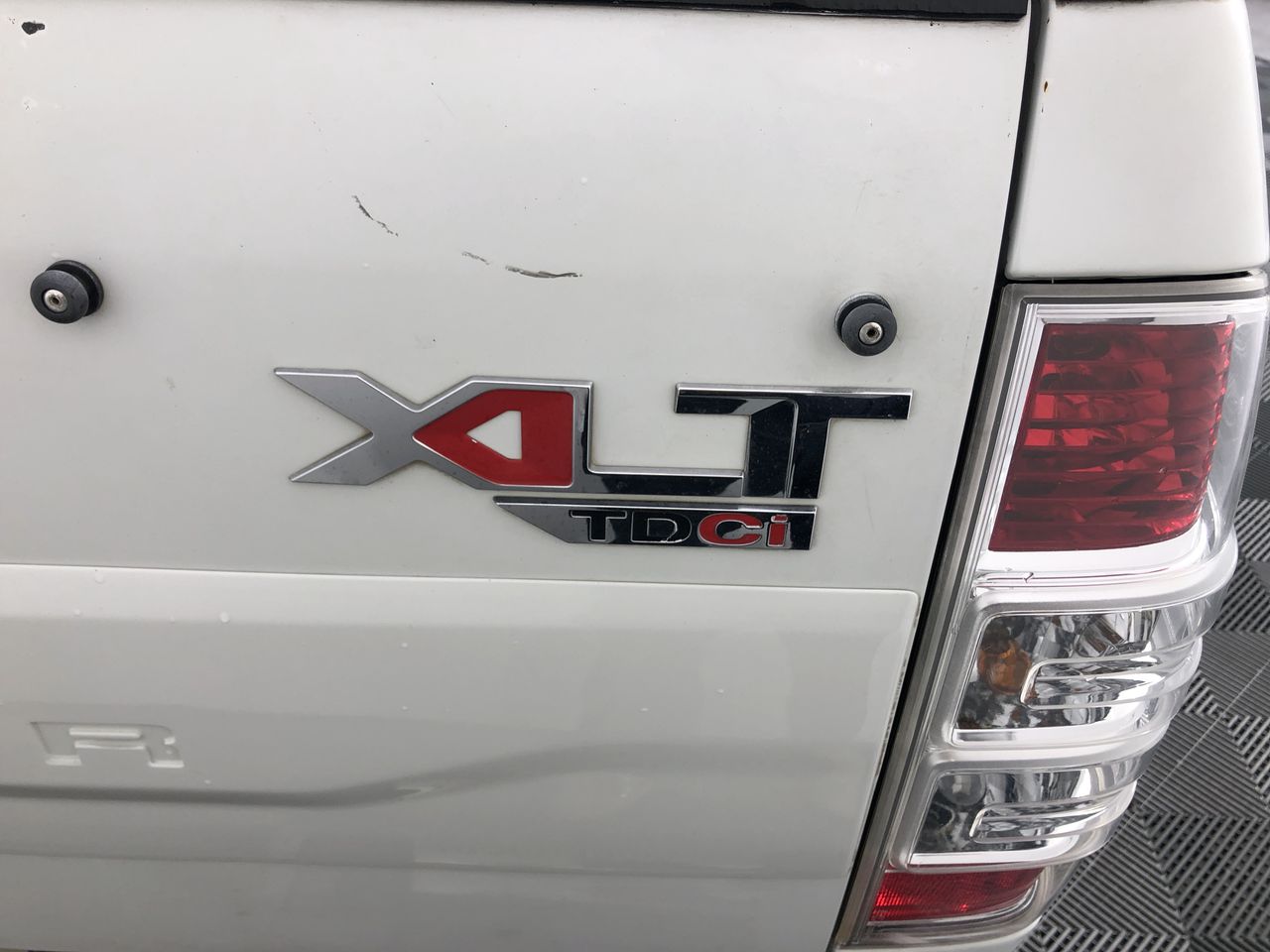 Vial full of Gold Leaf/Flake