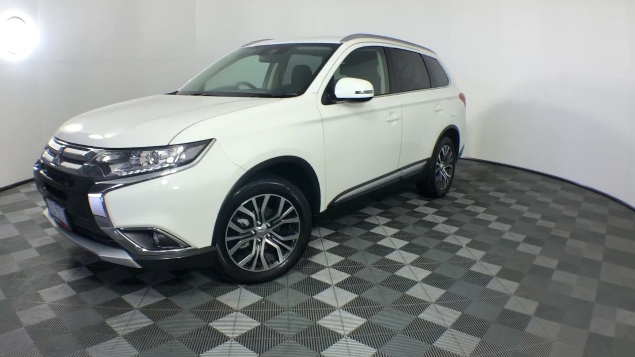 1966 Australia Queen Elizabeth Silver & 0.12 carat round 4 diamonds