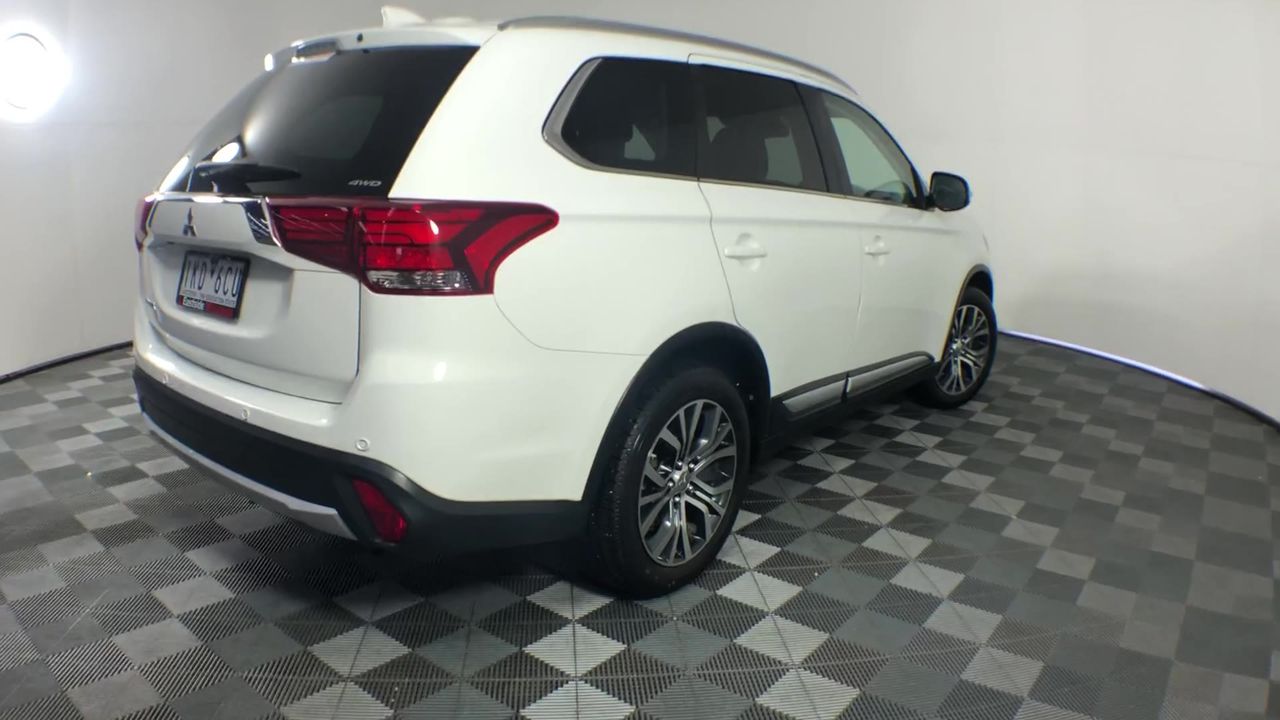 2016 UNC 50c HOLDEN HERITAGE COLLECTION HQ Kingswood COIN ON CARD