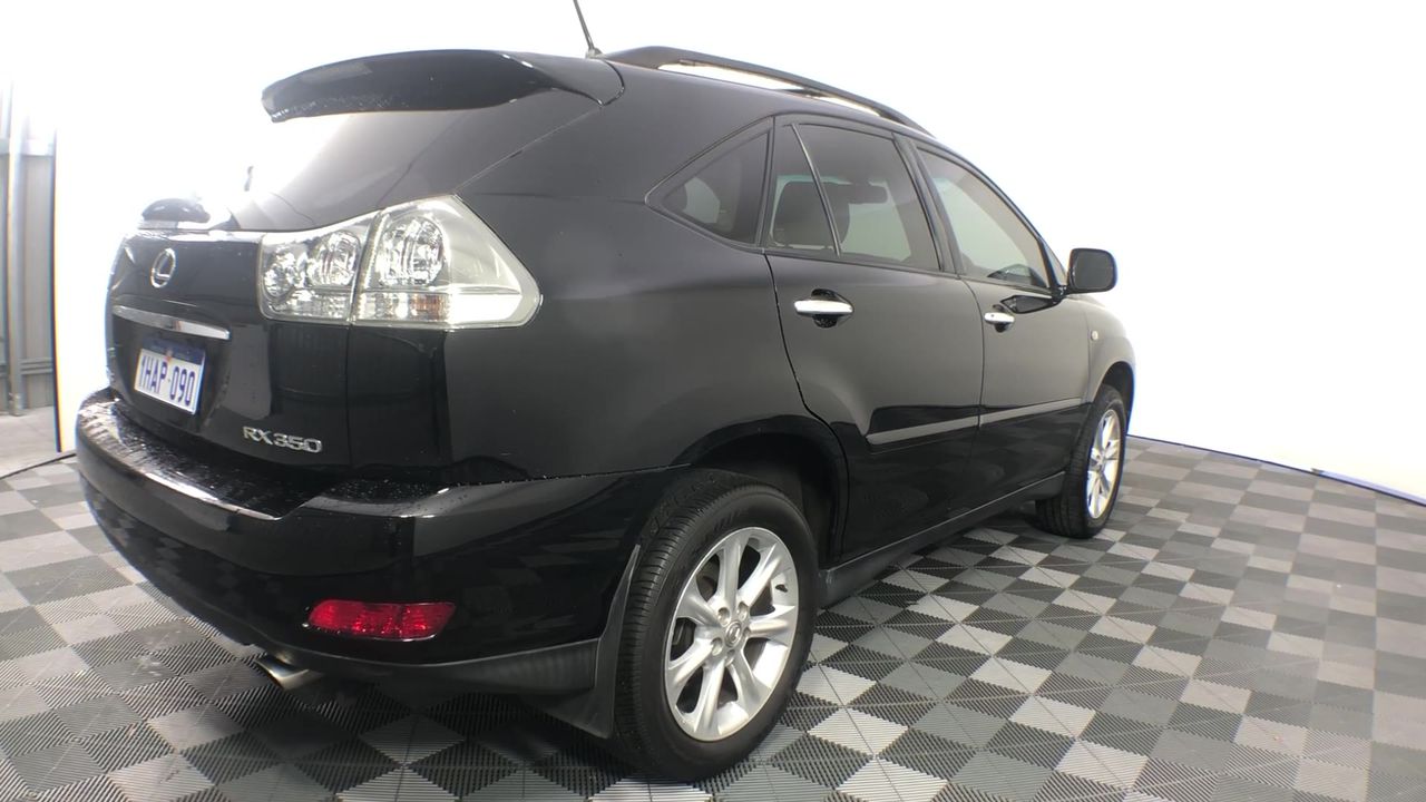 1966 AUSTRALIA FIRST & LAST QUEEN ELIZABETH SILVER ROUND FIFTY CENTS