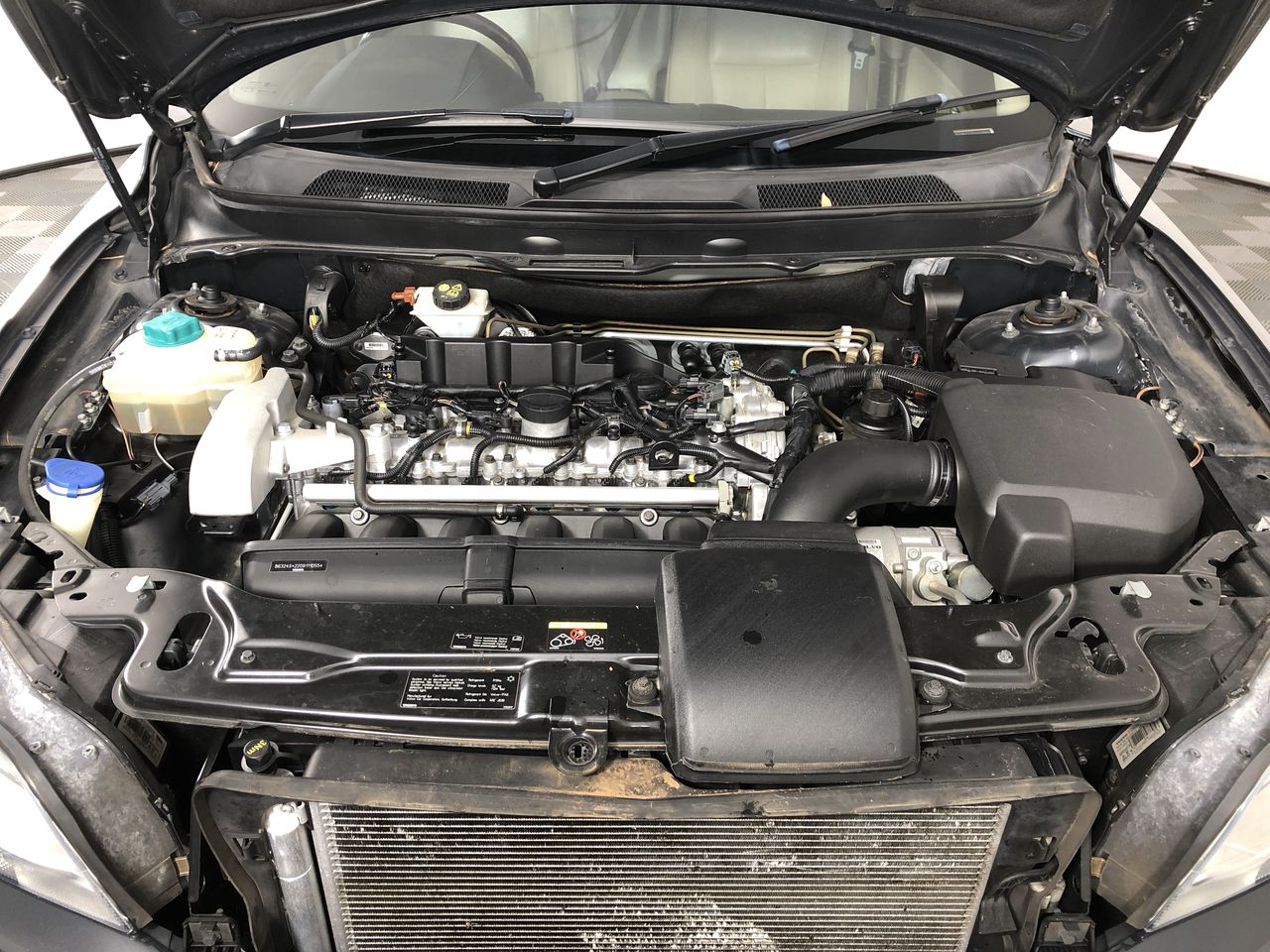 COLEMAN Classic Gladiator 2-Burner Propane Gas Camping Stove.