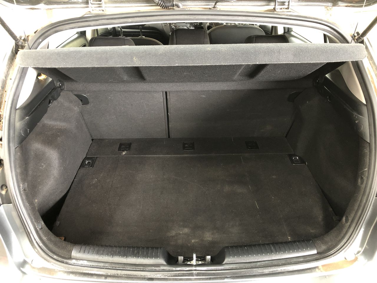 1.46 carats natural yellow sapphire certified from Madagascar