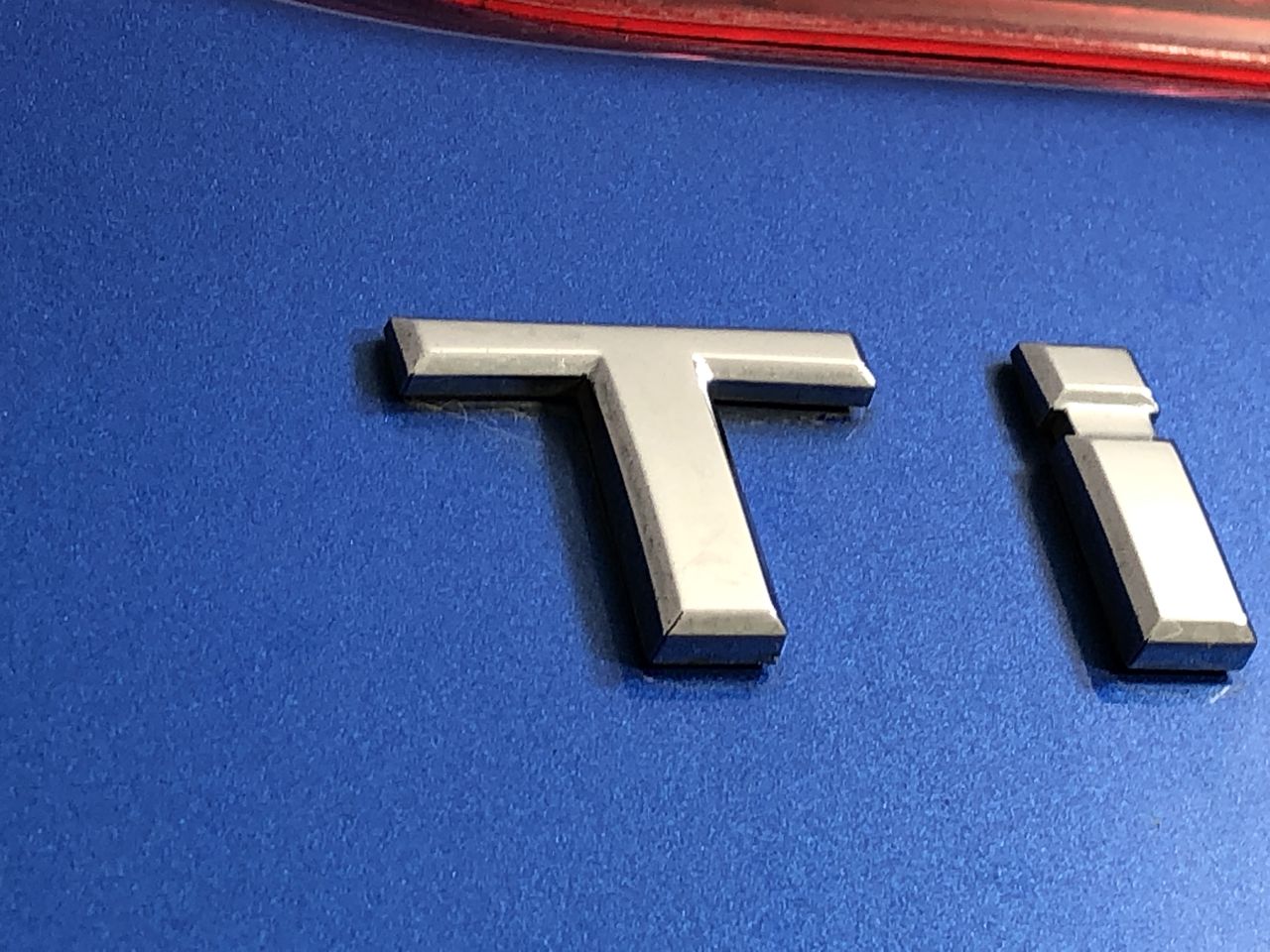 BIJ'OR - Designer Round Pearl Stud Earrings in Pink - 6-7mm RRP $49