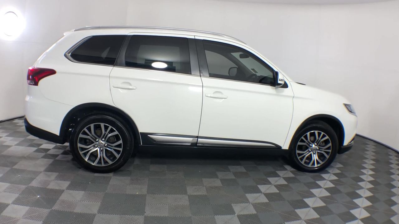 De Bortoli `Sacred Hill` Sparkling Brut NV (6x 750mL), Riverina, NSW.