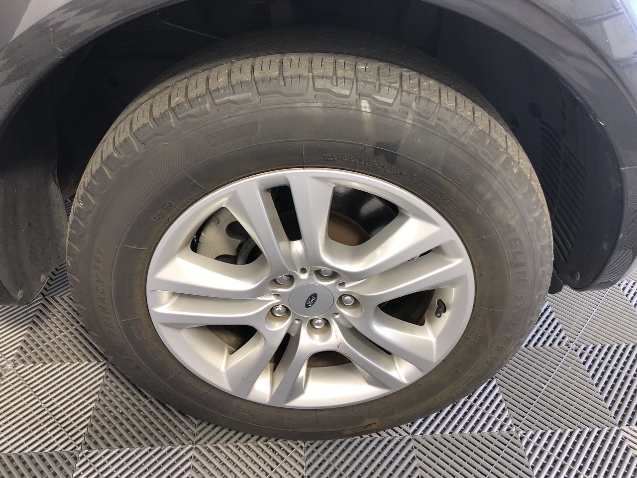 Stunning 18ct Heavy Yellow Gold Plated Simulated Diamond Drop Pendant