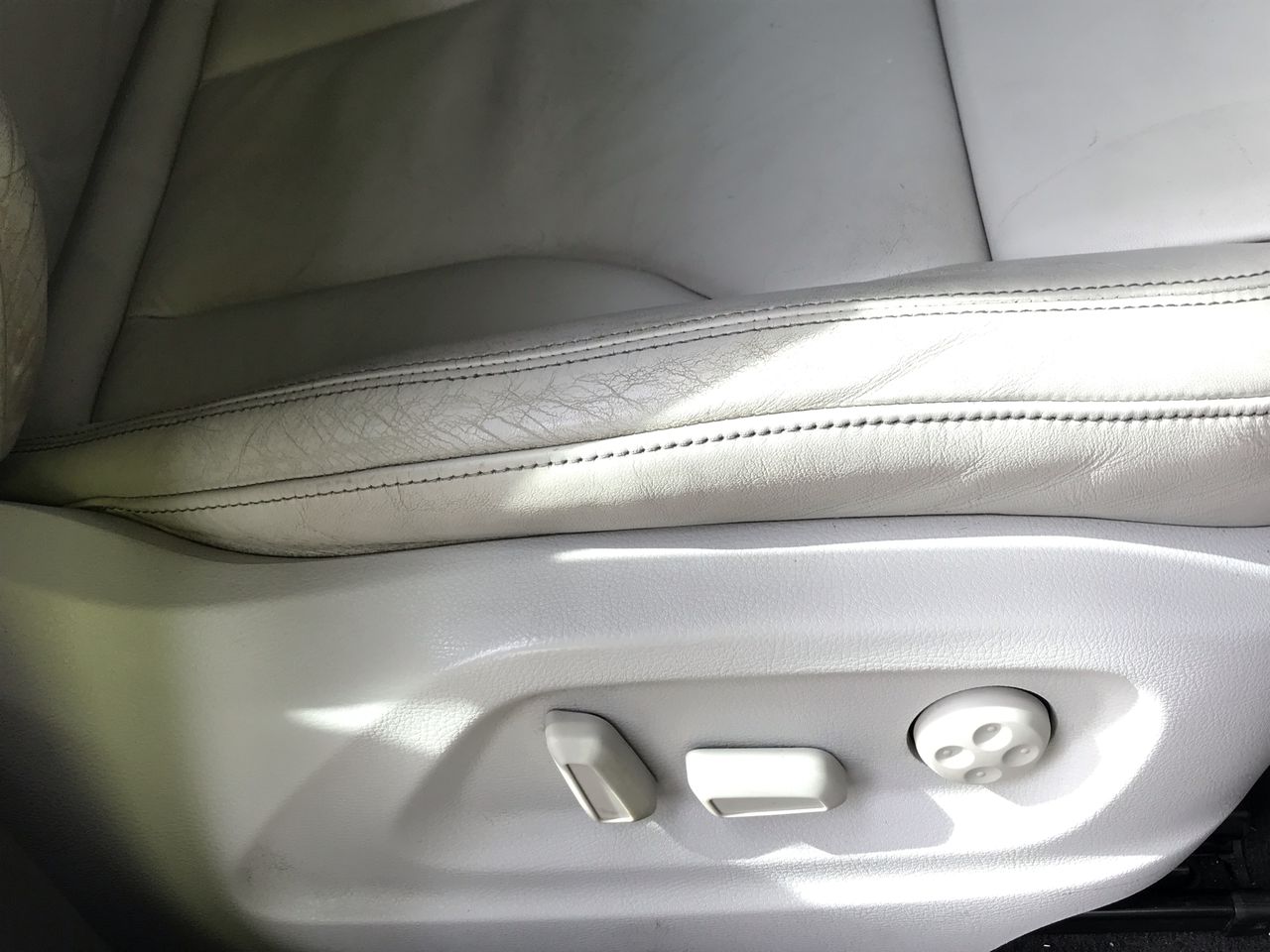 Jules Roy Pinot Noir 2024 (6x 750mL), France.