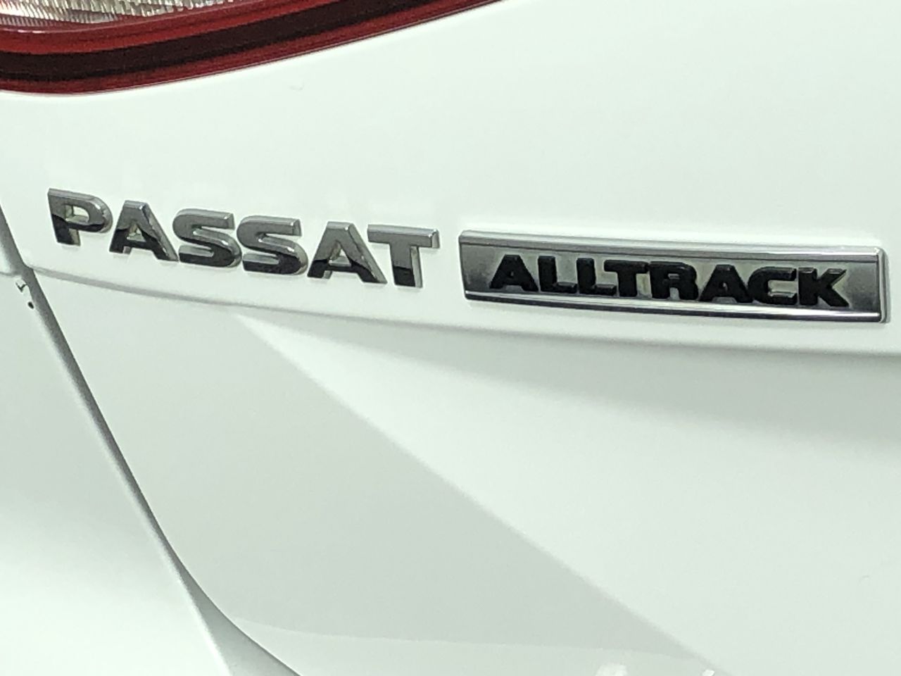 Quantity of 4 23.5-25 Earthmoving Tyres (Unused)