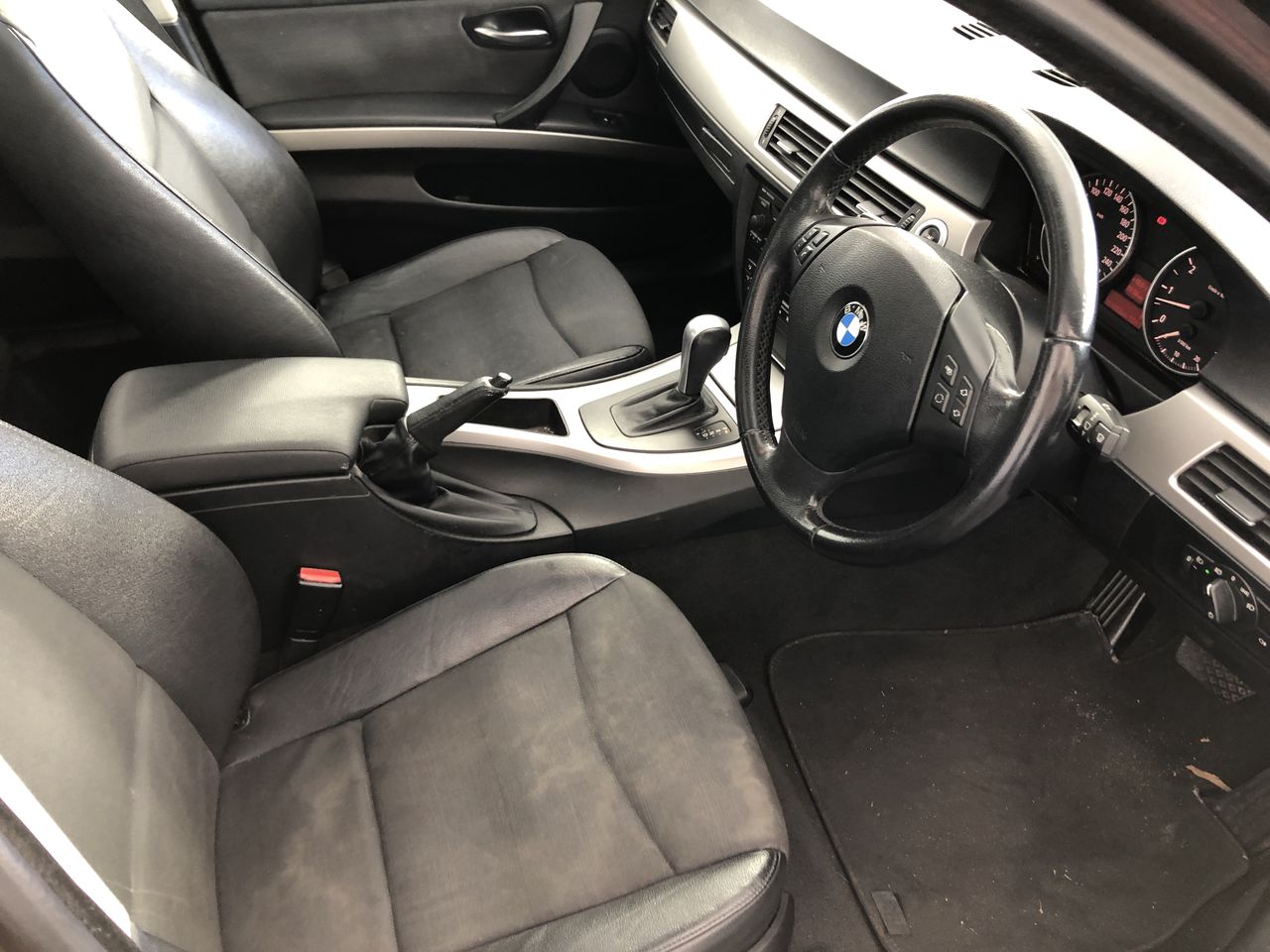 Amazon Basics 4-Pack CR2 Lithium Batteries, 3 Volt, Long Lasting Power, Low