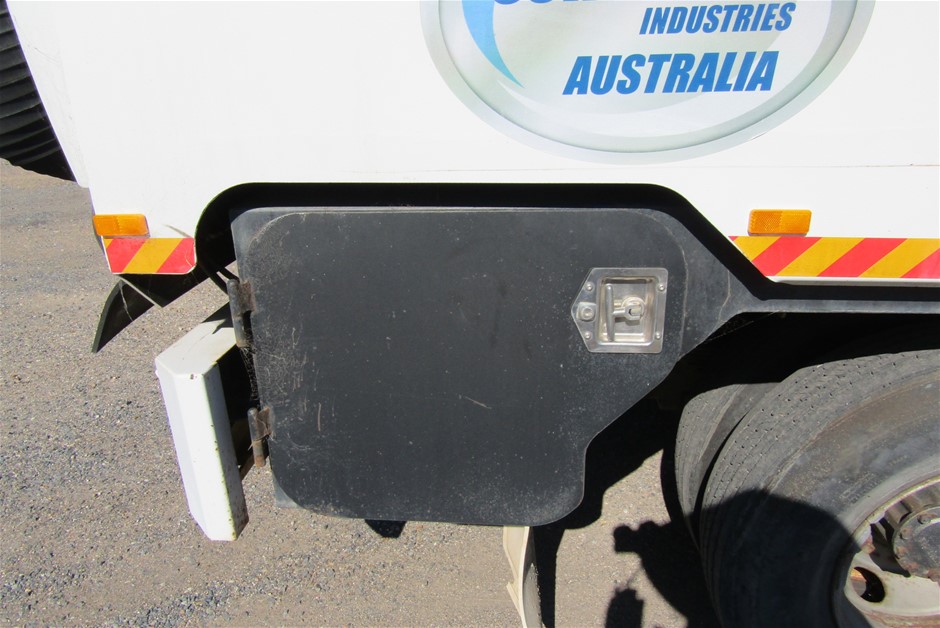 Wolf Blass Red Label Chardonnay (6x 750mL).