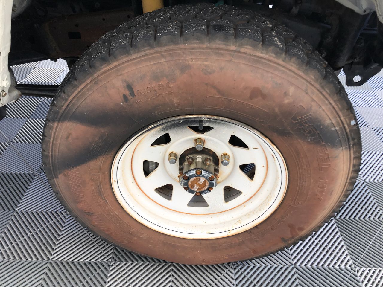 Quantity of 1 20.5-25 Earthmoving Tyre (Unused)