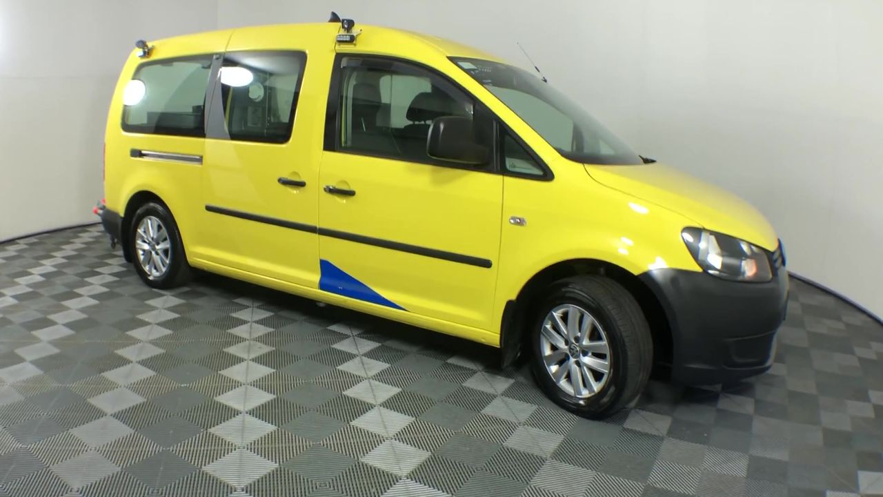 <p>2011 Mitsubishi Rosa 4 x 2 Bus</p>