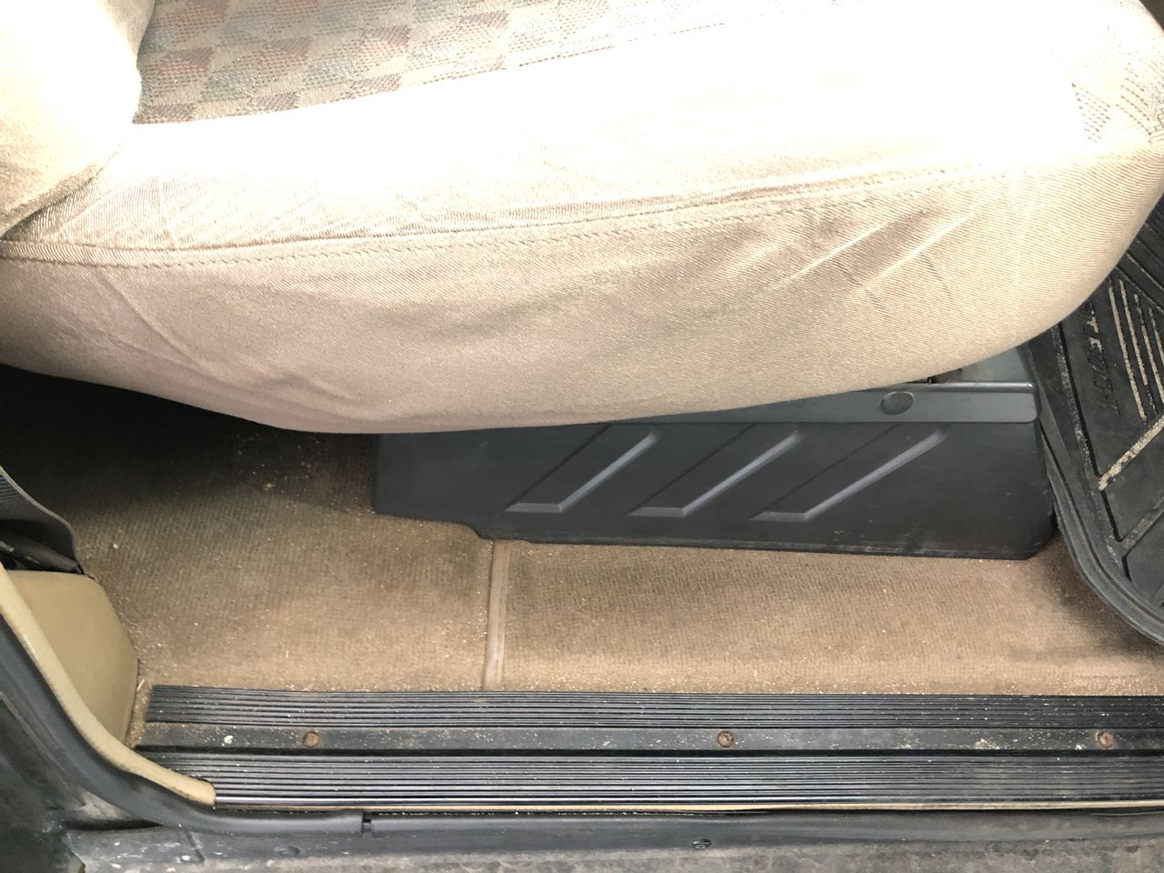 1 Lot Comprising of 2x Unknown Brand Water Tanks - Capacity
