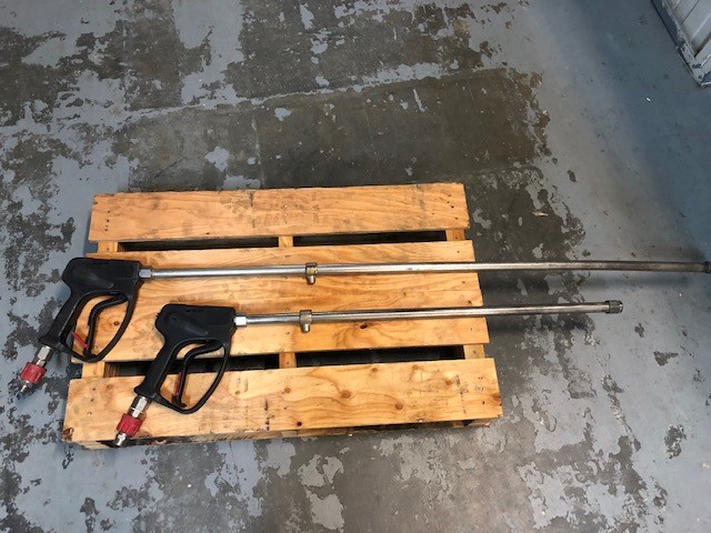 Quantity of 100 1800mm Star Pickets (Unused),