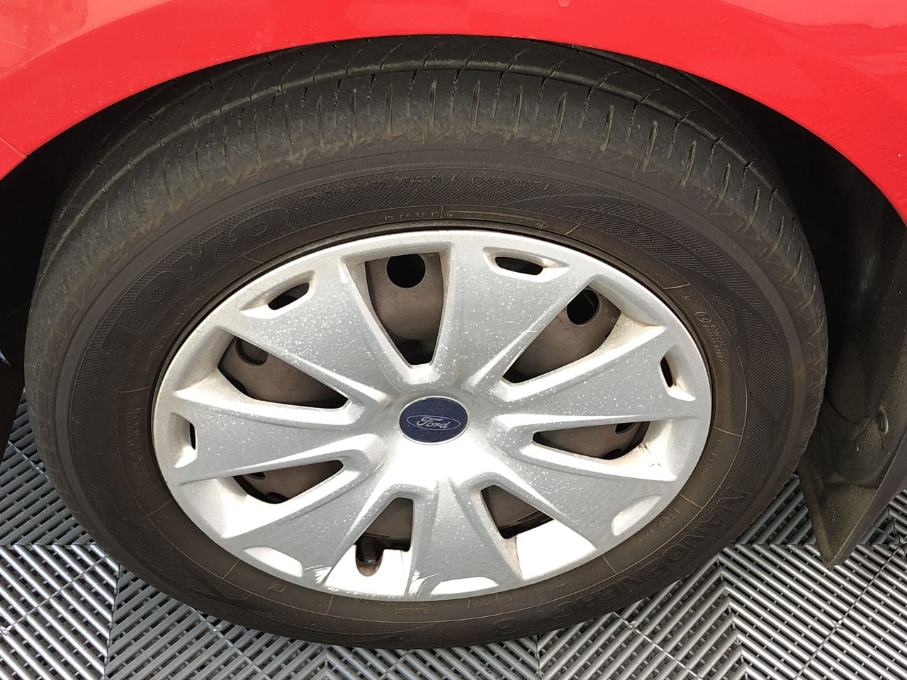 The NEW XC Ford Cobra Colour ``SILVER STUNNER`` 43mm COIN