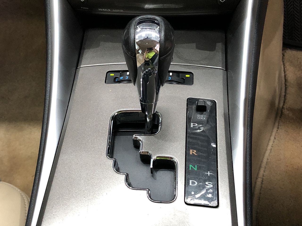1 Vehicle Gas Box 400mm Wide x 400mm Deep x 650mm High.