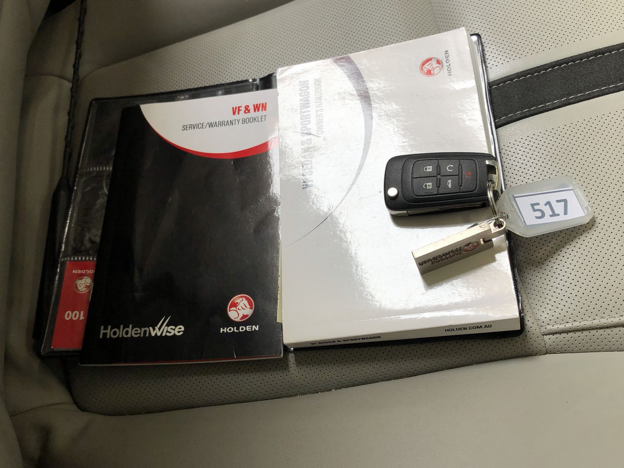 4 x Earbuds. 1 x SENNHEISER Accentum True Wireless. 1 x BEATS Solo Buds. 2