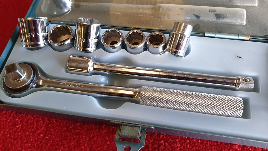 Bulk items, gold diamonds, silver coins