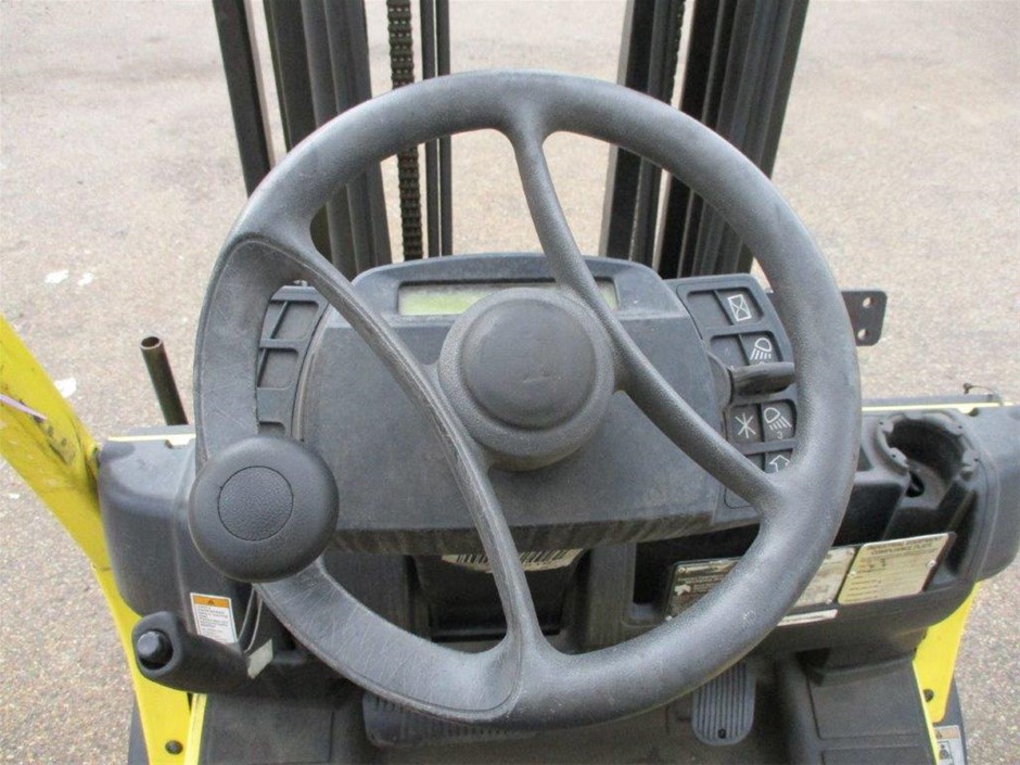 Quantity of 4 23.5-25 Earthmoving Tyres(Unused)