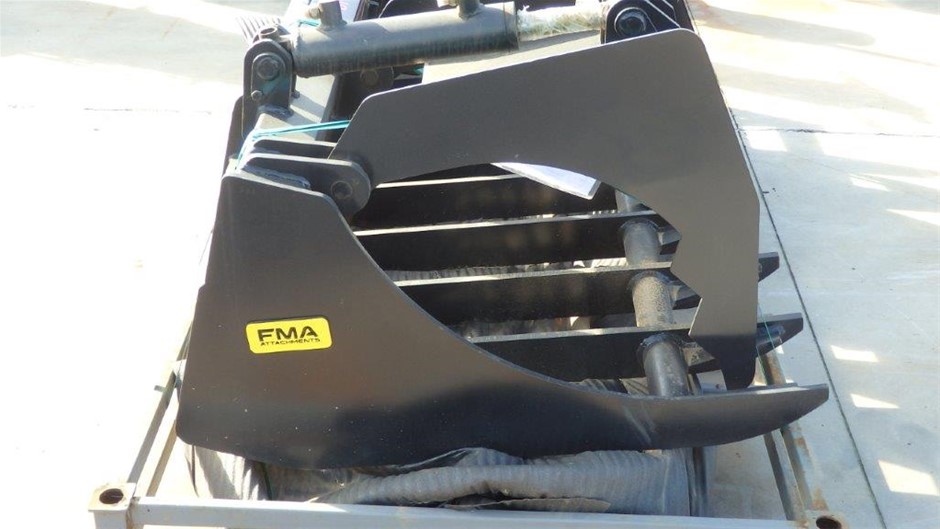 8 x Assorted Large-XXL Dog Items