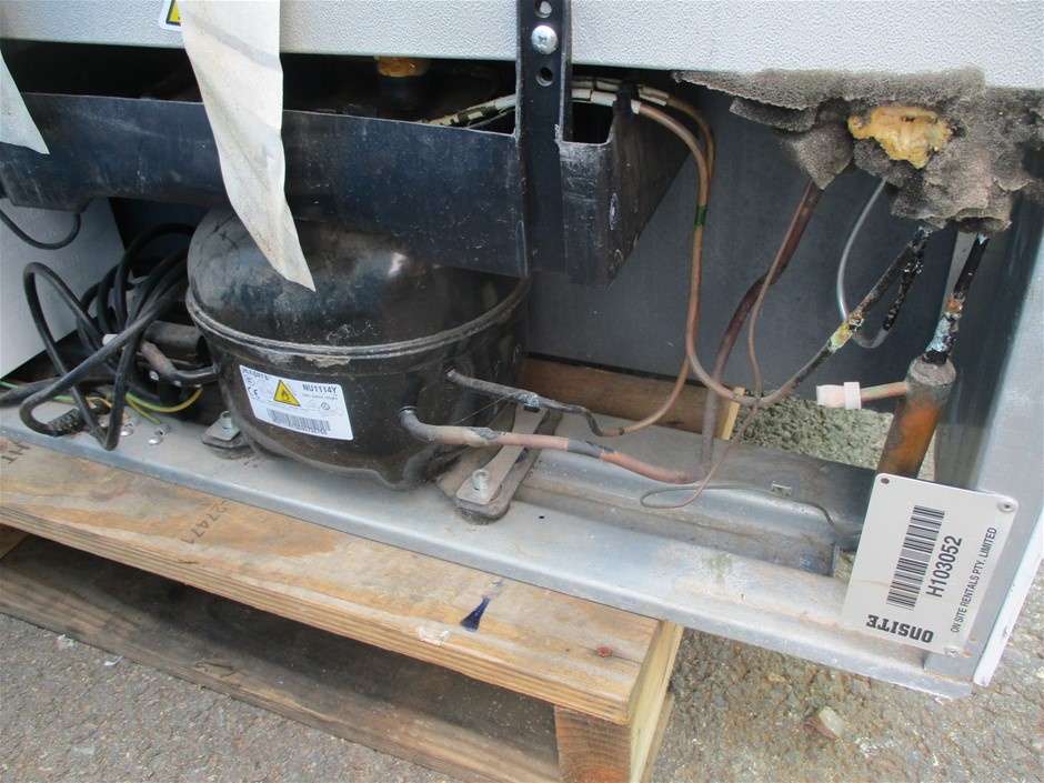 Unused 2026 Skid Steer Pallet Forks Extensions