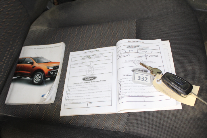 PLATINUM SERIES 6pc Car Wash Kit. N.B: Damaged packaging & small brush is m