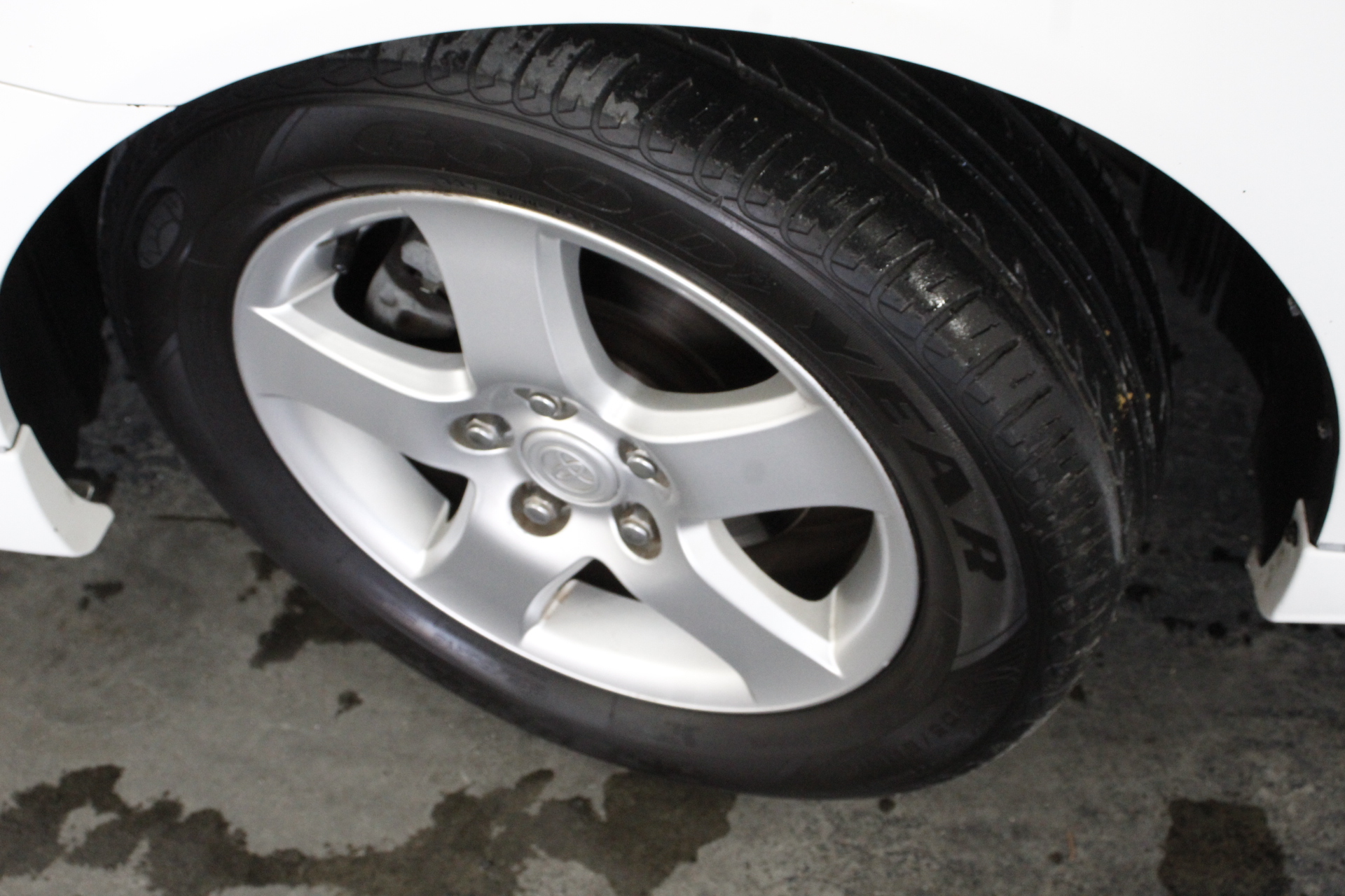 Quantity of 1 17.5-25 Earthmoving Tyre(Unused)