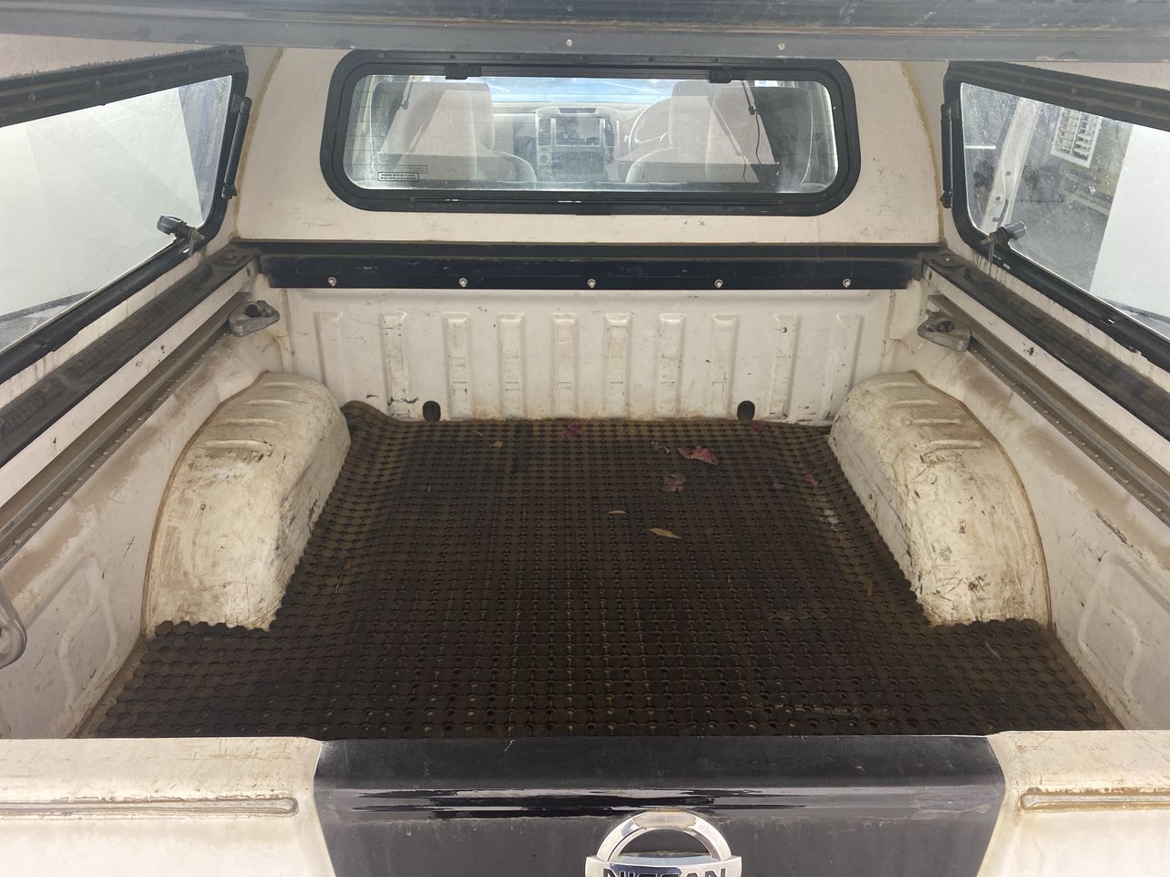 <p>1x Pallet Hilux Rims and Tyres</p>