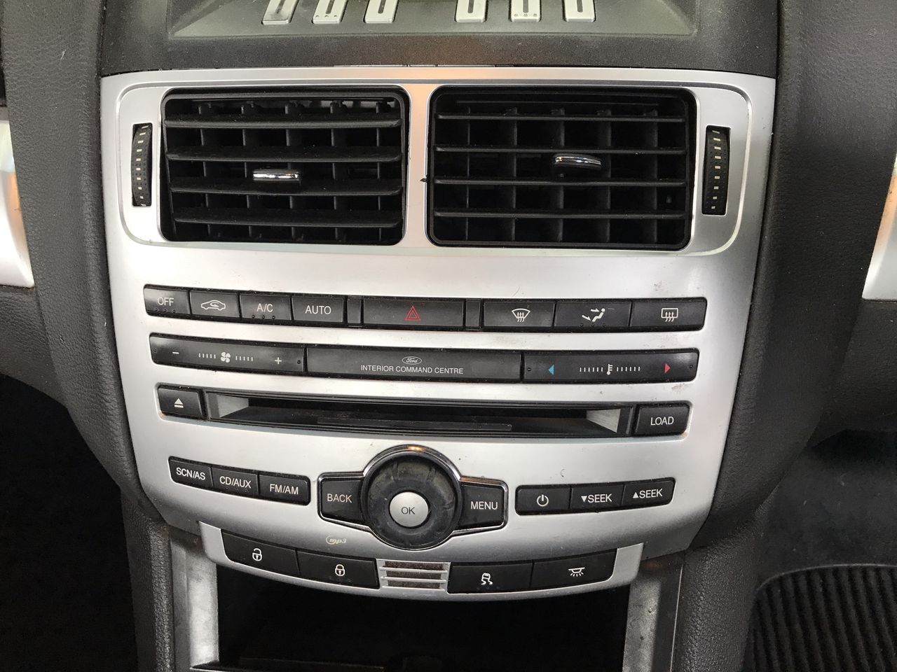 <p>2010 Hino FD 500 4x2 Service Truck</p>