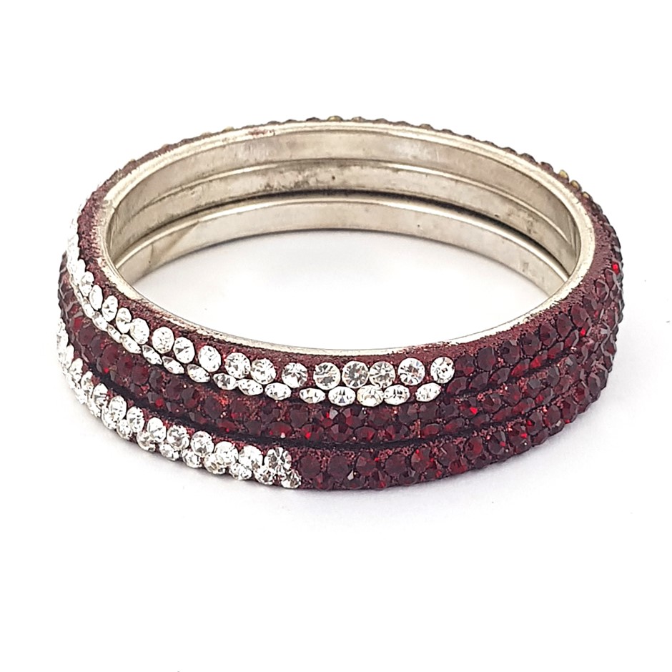 0.08 Carat White 4 round diamonds