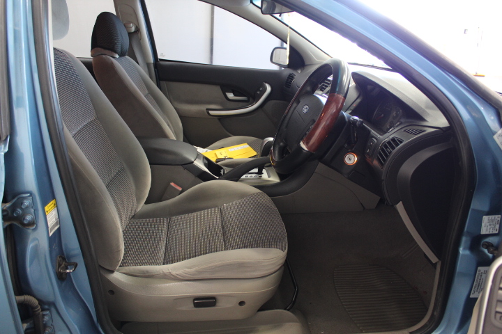 <p>Isuzu 6 Cyl. Turbo Deisel Engine</p>