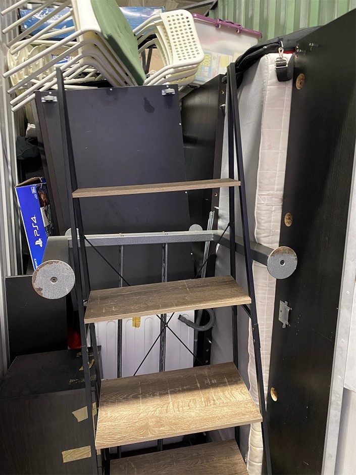 Entire Contents Of Overdue Storage Including Auction (00015041323